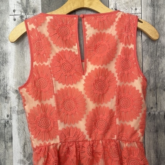 Lauren Conrad Coral & Cream Colored Sleeveless Midi Dress.Keyhole Back. Side Zip - Picture 5 of 14